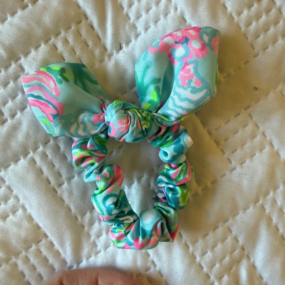 NWOT Lilly Pulitzer Scrunchie - Picture 3 of 4